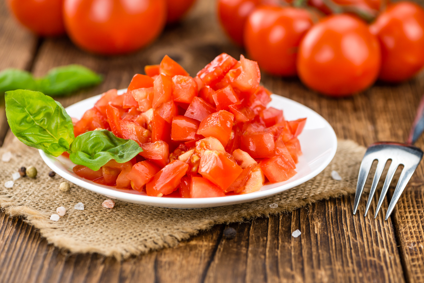 Piatto con pomodori cubettati